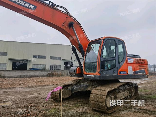 斗山DX215-9C挖掘机