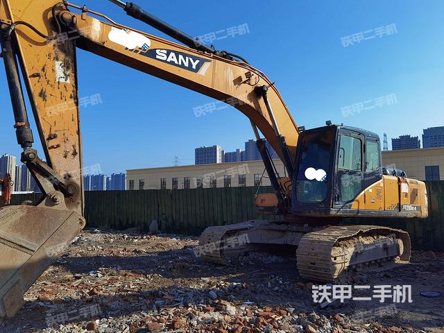 三一重工SY235C挖掘机