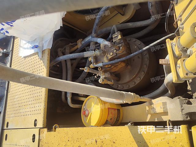 回轉(zhuǎn)馬達(dá)和主控閥（整機(jī)外觀）