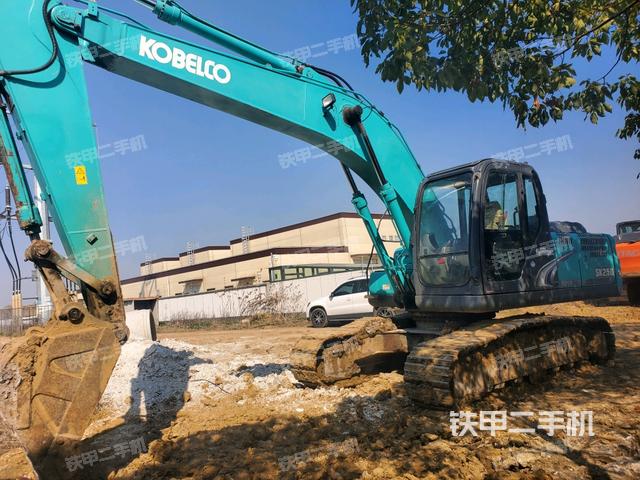 神钢SK200-8挖掘机