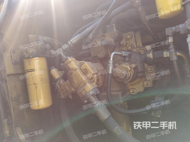 液壓泵艙室正面整體（整機(jī)外觀）