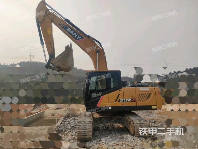 三一重工SY215C挖掘机