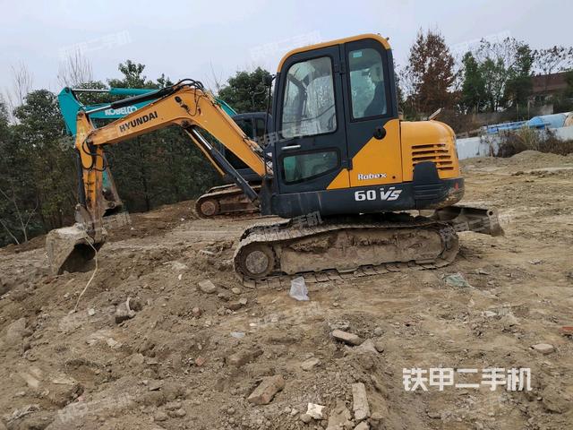 现代R 60VS挖掘机