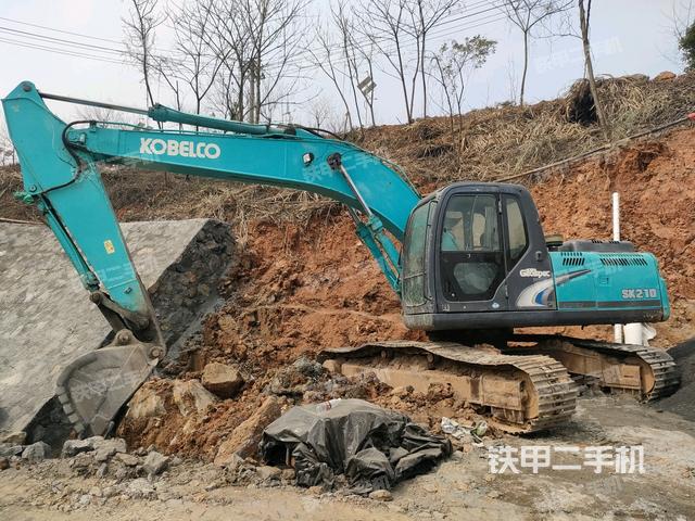 神钢SK210LC-8挖掘机