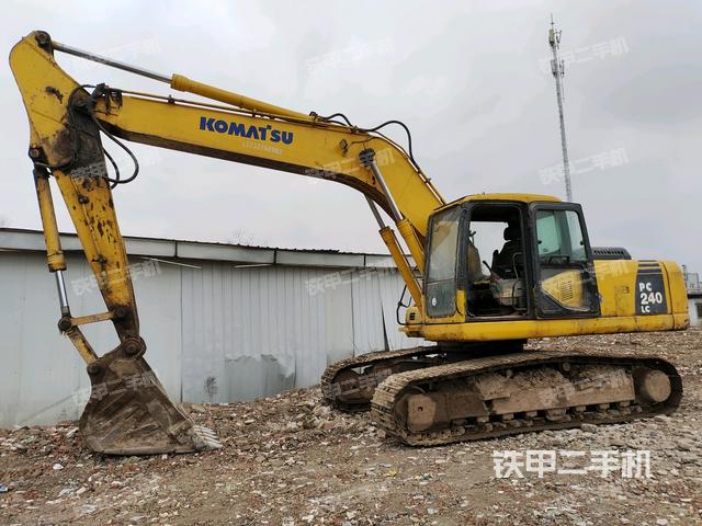 小松PC220-7挖掘机