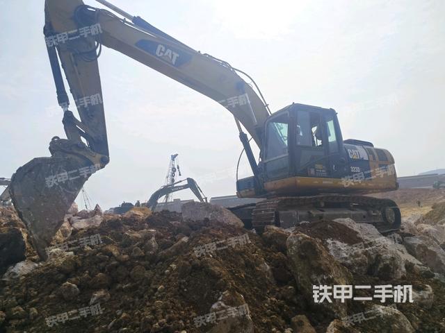 卡特彼勒323D2L挖掘机