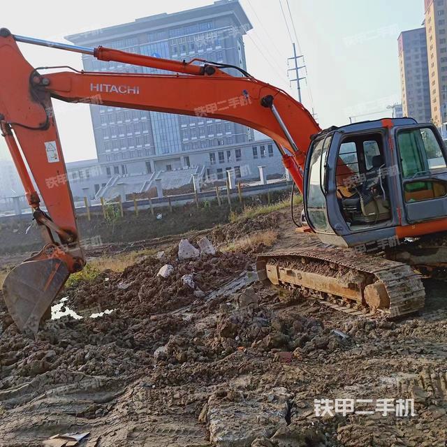 日立ZX200挖掘机