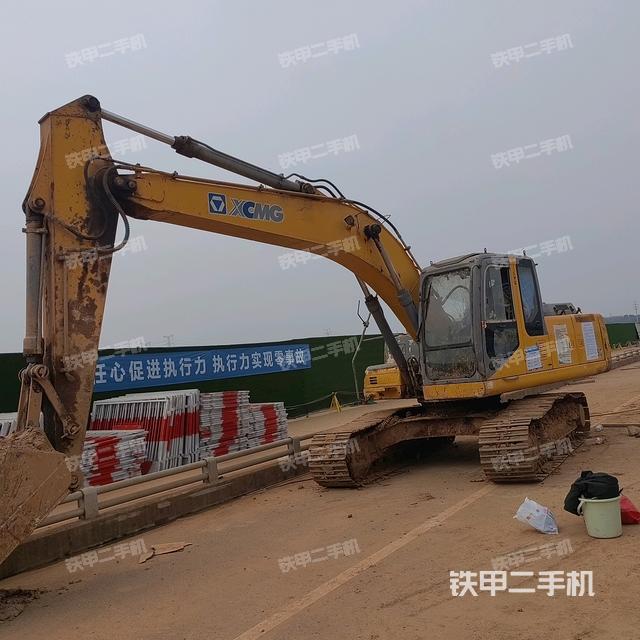 徐工XE215C挖掘机