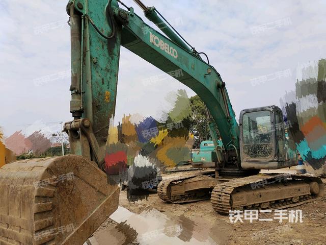 神钢SK260LC-8挖掘机