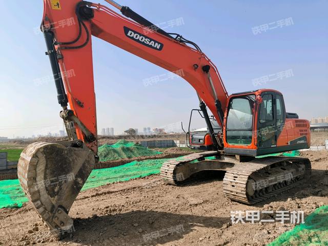 斗山DX220LC-9C挖掘机