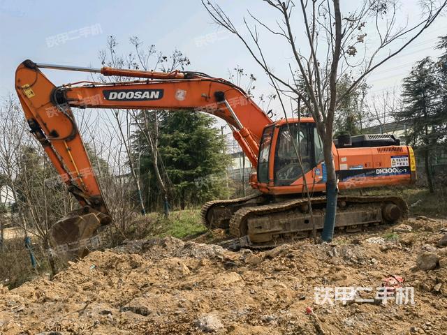 斗山DH300LC-7挖掘机