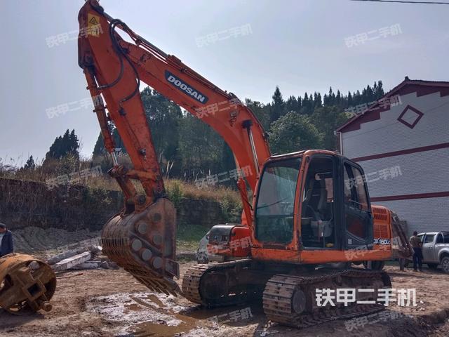 斗山DX120挖掘机