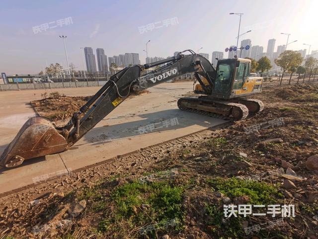 沃尔沃EC210D挖掘机