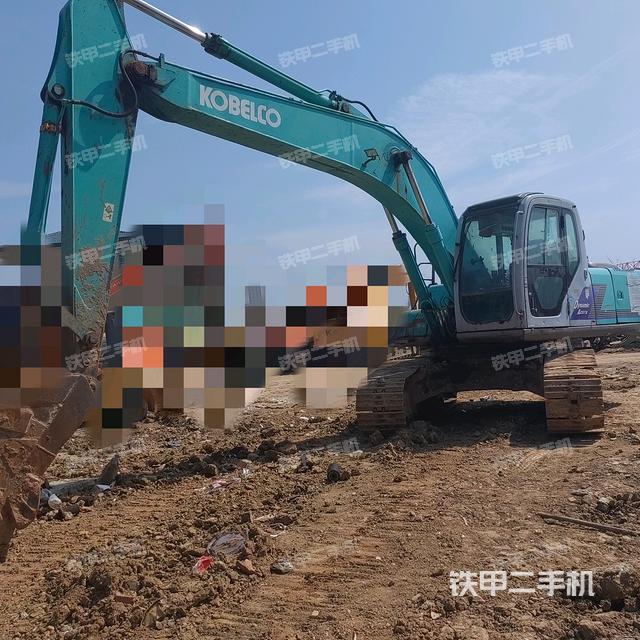神钢SK200挖掘机