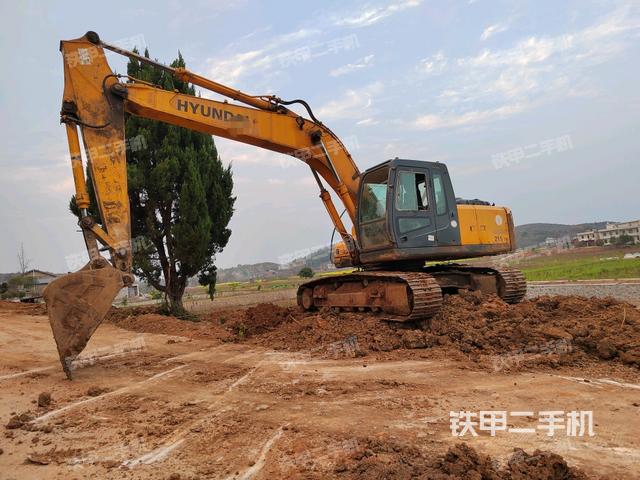 现代R215-7C挖掘机