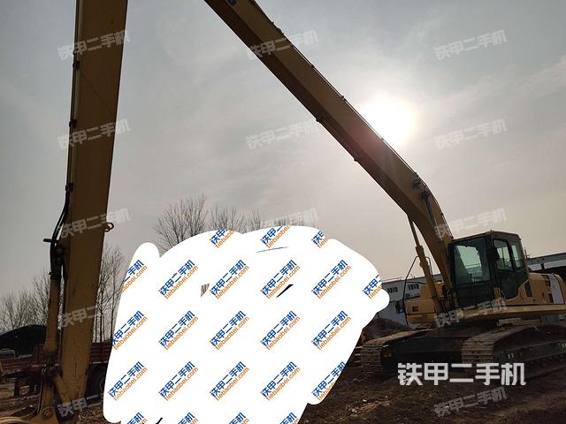 小松PC240LC-8挖掘机