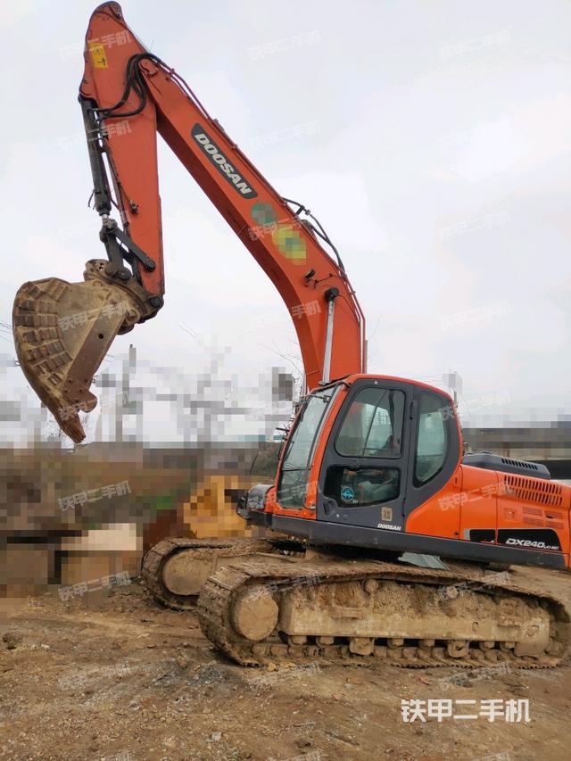 斗山DX220LC-9C挖掘机