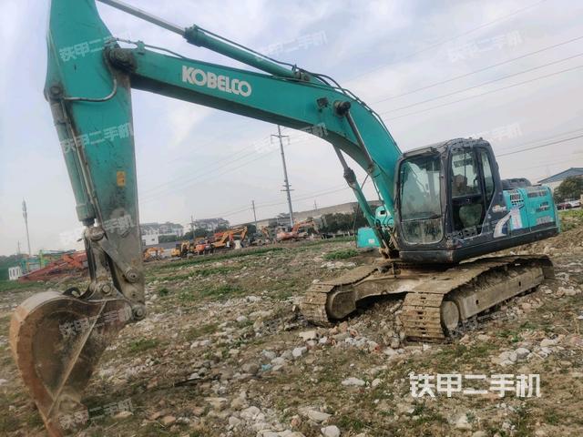 神钢SK200-8挖掘机