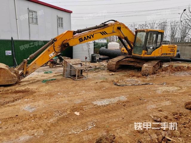 三一重工SY215C挖掘机