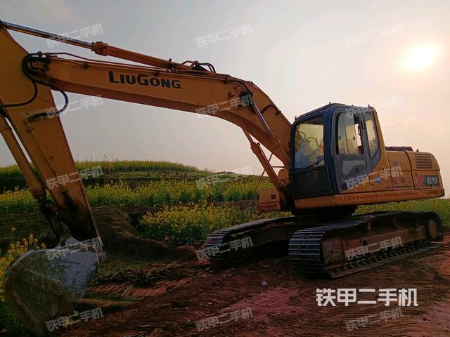 柳工CLG922D挖掘机
