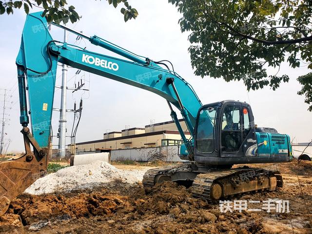 神钢SK200-8挖掘机