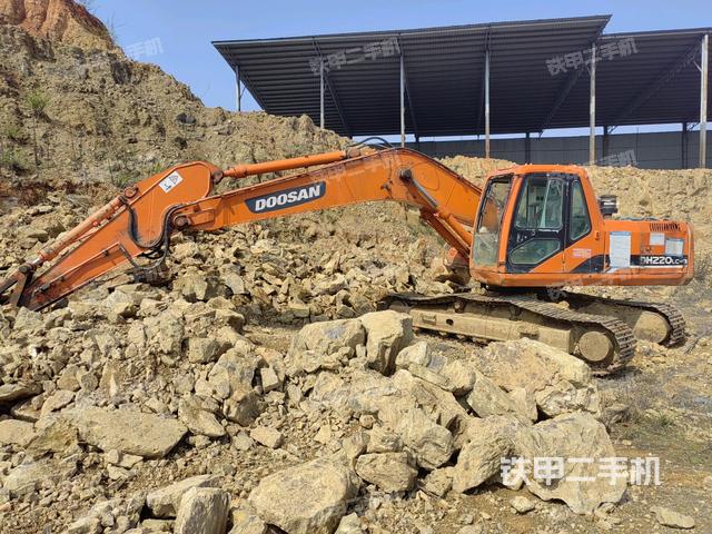斗山DH220LC-7挖掘机