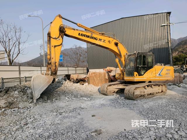 龙工LG6225E挖掘机