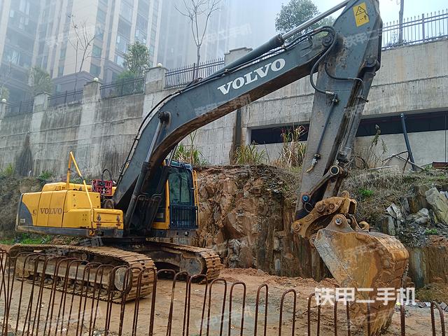 沃尔沃EC200B挖掘机