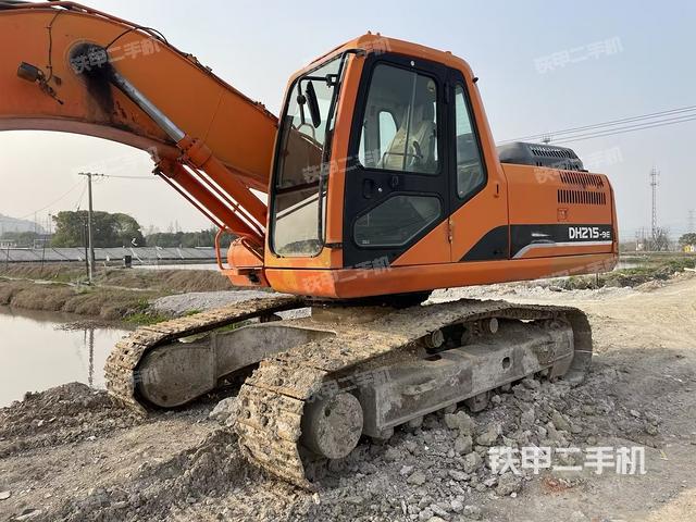 斗山DH215-9E挖掘机