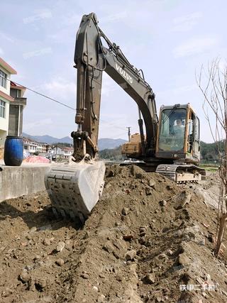 陕西-汉中市二手沃尔沃EC140BLC挖掘机实拍照片