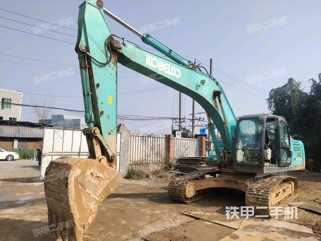 神钢SK260LC-10挖掘机