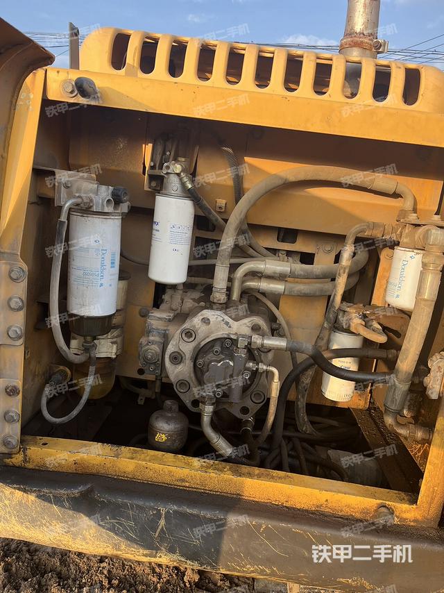 液壓泵艙室正面整體（整機(jī)外觀）