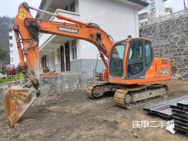 斗山DX120挖掘机