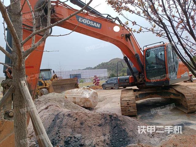 斗山DX220LC-9C挖掘机
