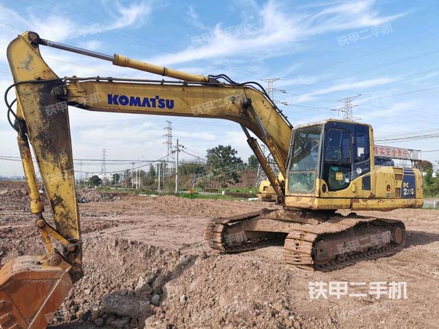 小松PC220-8挖掘机