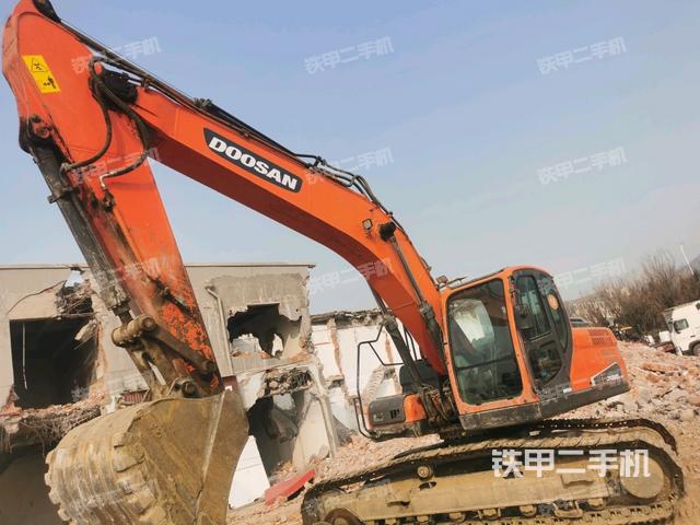 斗山DX220LC-9C挖掘机