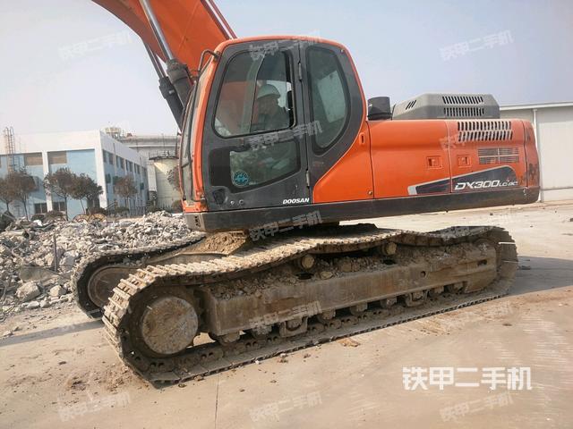 斗山DX300LC-9C挖掘机