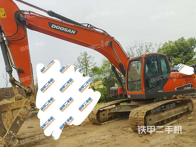 斗山DX220LC-9C挖掘机