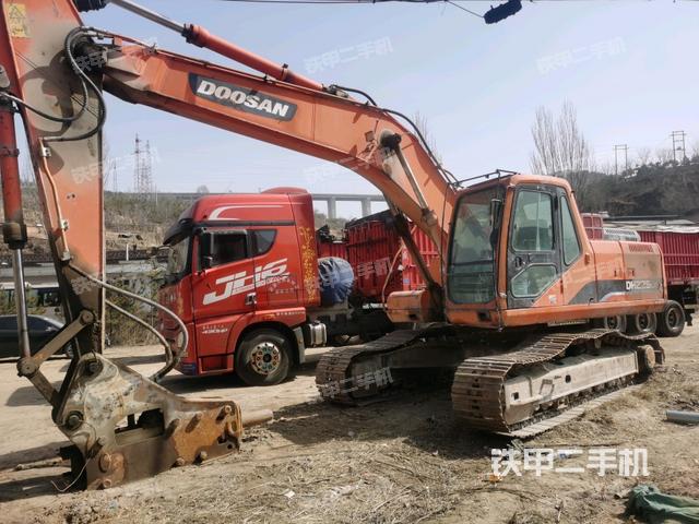斗山DH225LC-7挖掘机