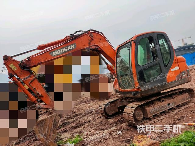 斗山DX80挖掘机