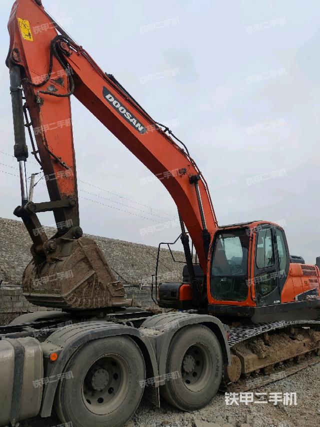 斗山DX220LC-9C挖掘机