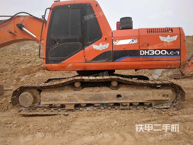 斗山DH220LC-7挖掘机