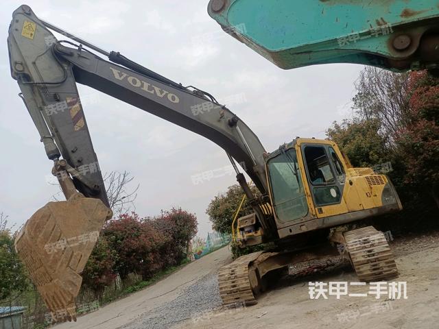 沃尔沃EC210BLC挖掘机