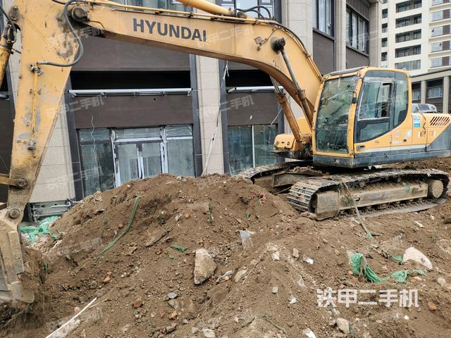 现代R215-9C挖掘机