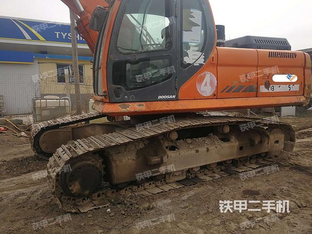 斗山DX260LC挖掘机