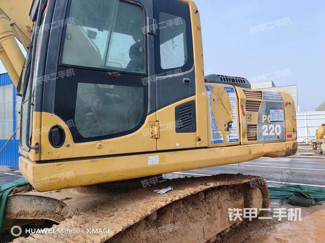 小松PC220-8挖掘机