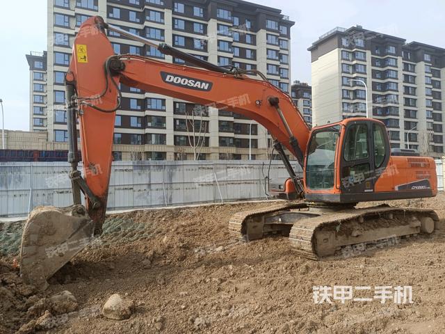 斗山DX220LC-9C挖掘机