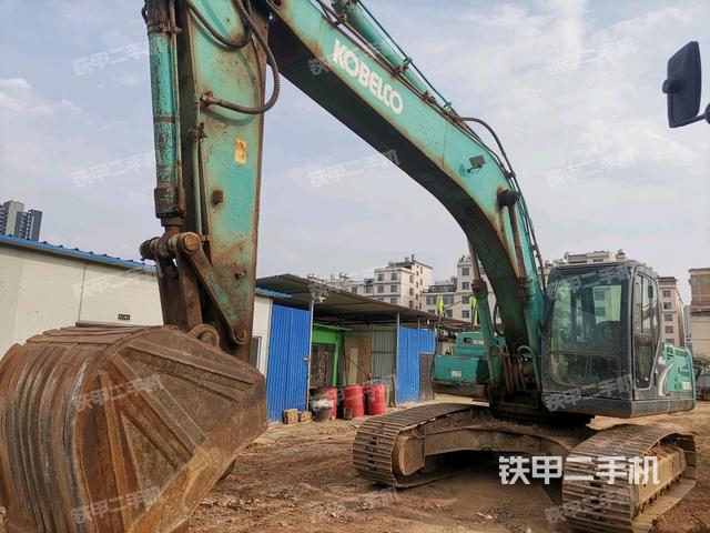 神钢SK260LC-8挖掘机