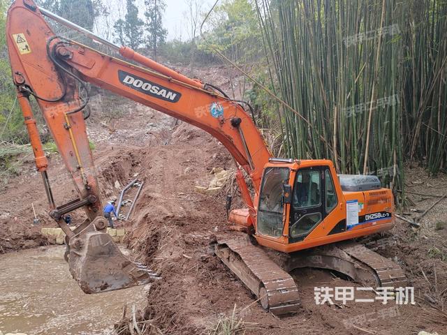 斗山DH220LC-9E挖掘机