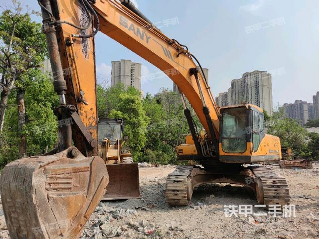 三一重工SY335C挖掘机